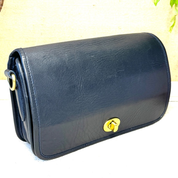 Vintage Wako of Japan Turlock Flap Clutch/Crossbody/shoulder in Navy - Leather - Picture 8 of 10